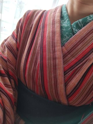 衿は喜多屋商店さんの新作「脈々」  すごく好みの色合わせでルンルンでした。
