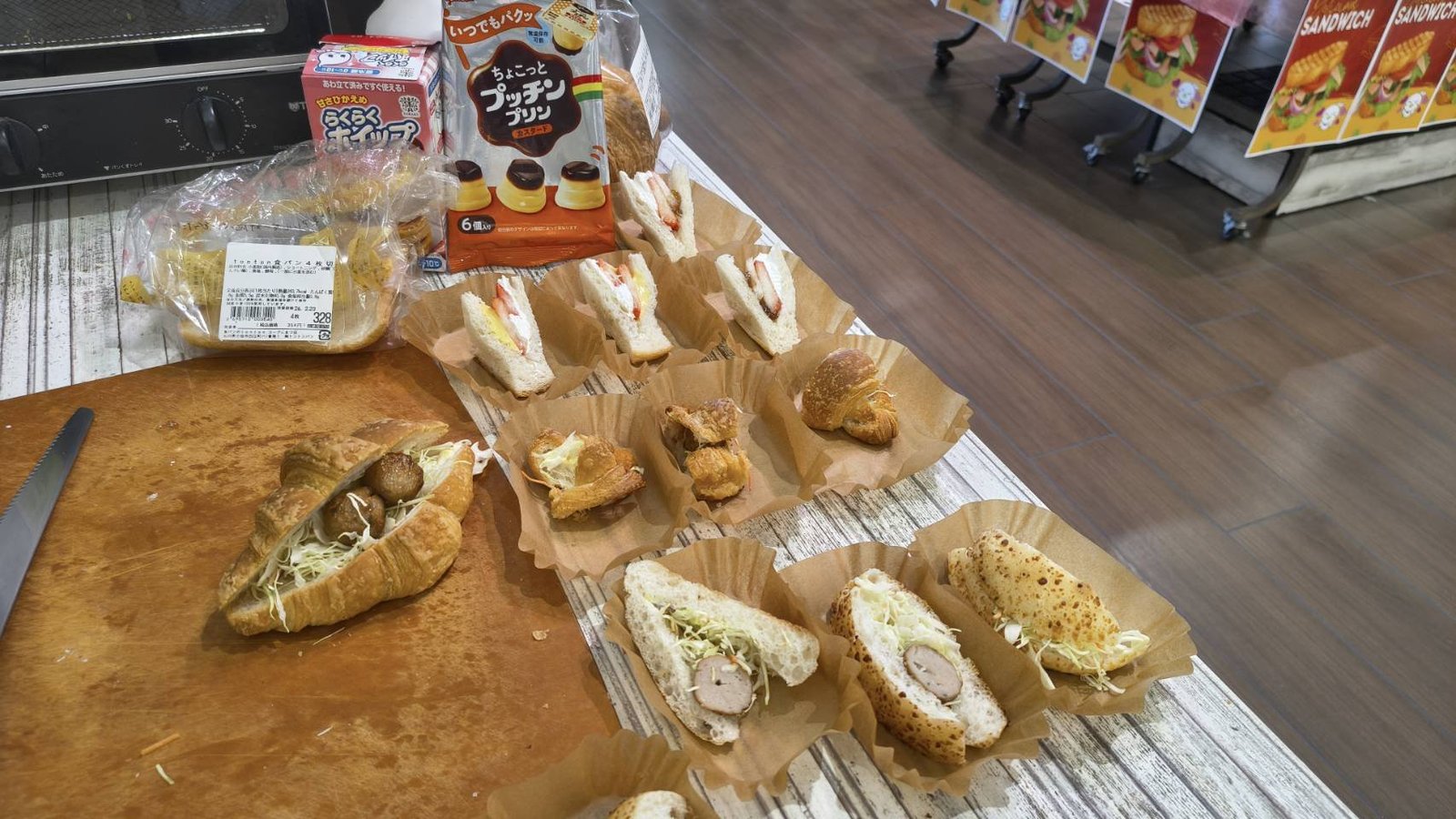 サンドイッチを店頭で作り方をお見せしながら試食販売