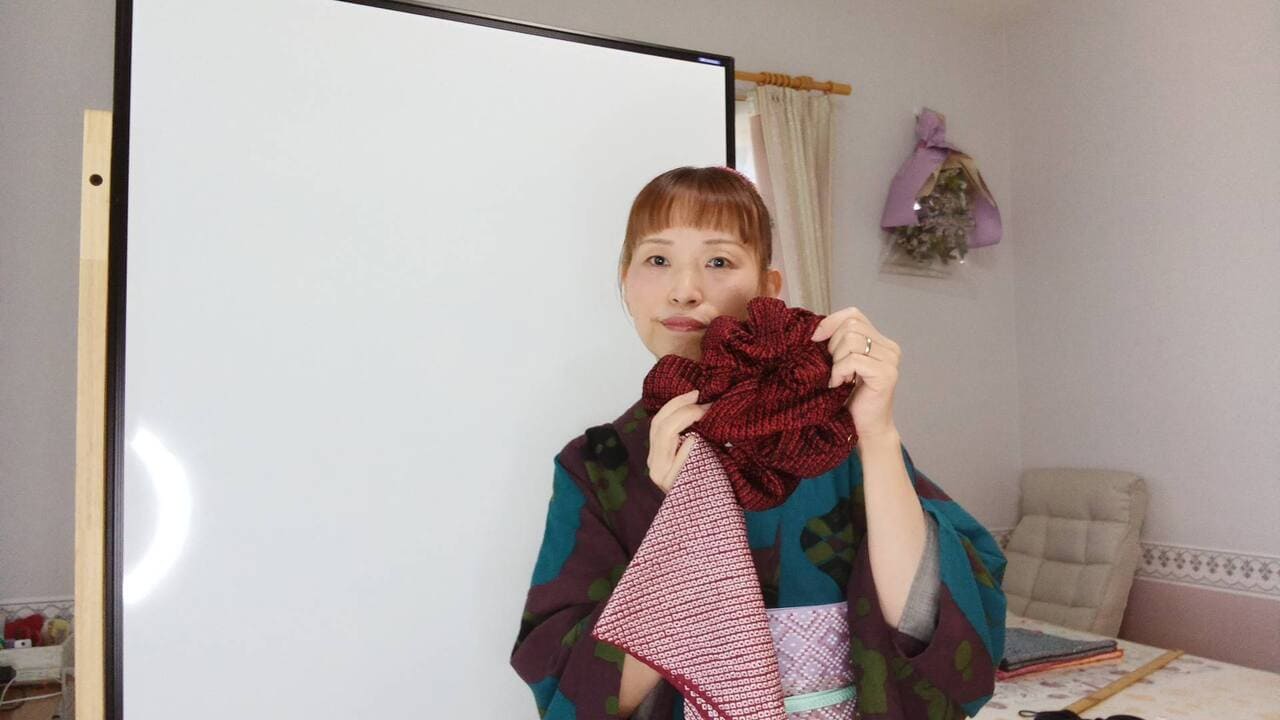 着物のハギレでシュシュ作り